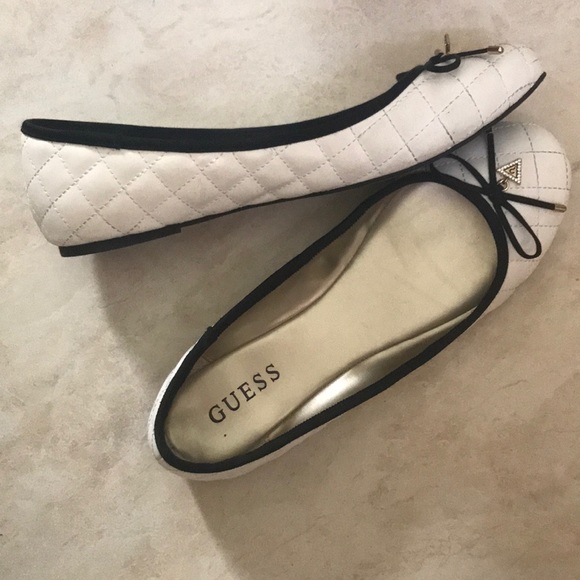 Guess  flat shoes size 8.5 - Picture 4 of 4